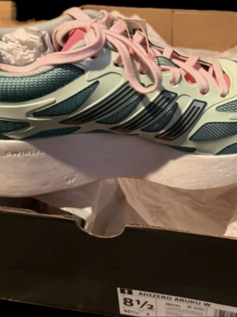 Adidas only been worn to try on